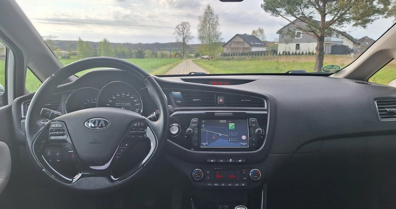 Kia Ceed cena 38900 przebieg: 209000, rok produkcji 2015 z Lębork małe 301